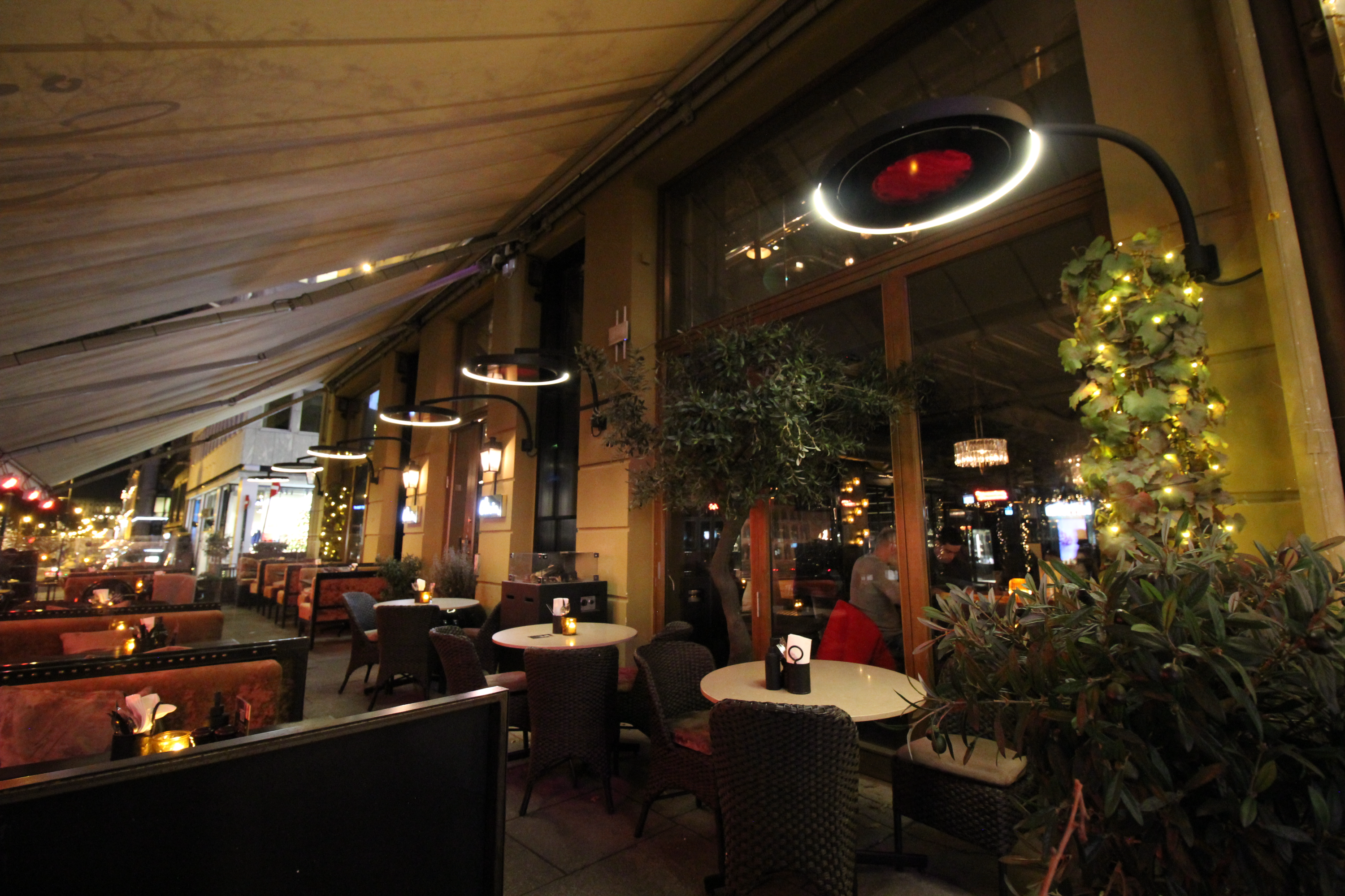 Bromic Eclipse Electric Wall Mount Pole™